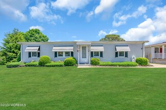 401 Maplehurst Ct, Whiting, NJ 08759