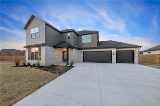 4979 Farmhouse St, Springdale, AR 72762