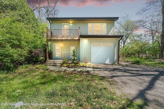 15569 Outer Dr, Bath, MI 48808