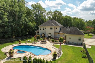 27 Brook St, Tinton Falls, NJ 07712