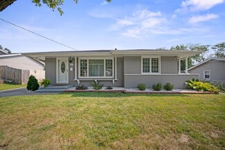 3917 64th St, Urbandale, IA 50322