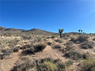 26330 Mountain View Rd, Apple Valley, CA 92308