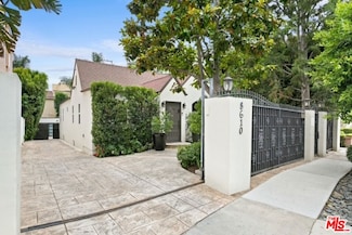 8610 Rugby Dr, West Hollywood, CA 90069