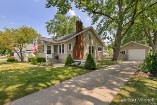 2042 Emerald Ave NE, Grand Rapids, MI 49505
