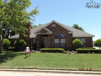 1003 W South St, Henrietta, TX 76365
