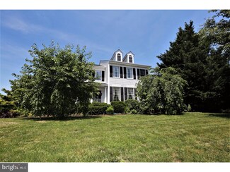 2 Bodine Dr, Cranbury, NJ 08512