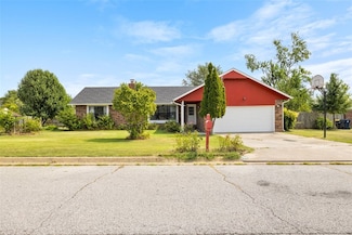 1725 S 15th St, Rogers, AR 72758