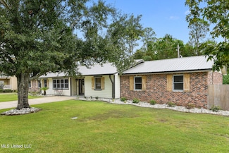 548 Royal Oak Dr, Pass Christian, MS 39571