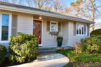 11 Woodlawn Rd, North Dartmouth, MA 02747
