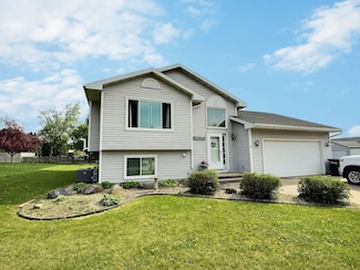 3875 Purple Crest Dr, Oshkosh, WI 54901