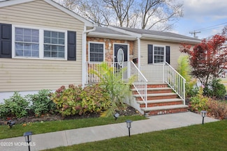 58 Richardson Ave, Eatontown, NJ 07724