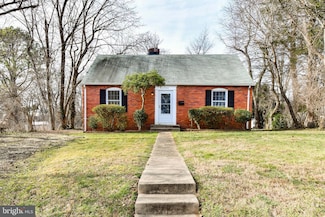 6903 Kincaid Ave, Falls Church, VA 22042