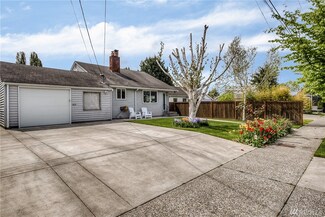 1421 SW Cloverdale St, Seattle, WA 98106