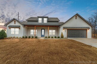 2717 E Falls Bend Dr, Sapulpa, OK 74066