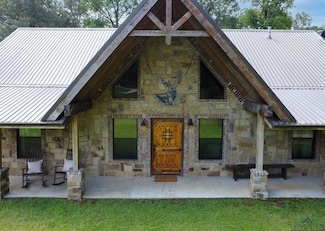 864 Pyeatt Dr, Gladewater, TX 75647