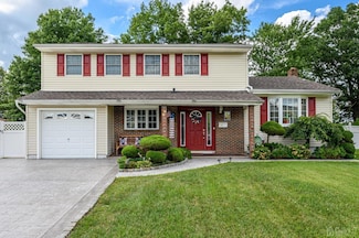 84 Holly Dr, Parlin, NJ 08859