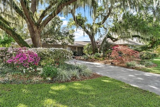 1785 Maine Ct, Tavares, FL 32778