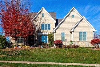 3264 Crow Lake Dr, Bettendorf, IA 52722