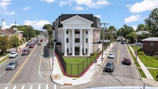 1 Carnation Ave Unit 307, Floral Park, NY 11001