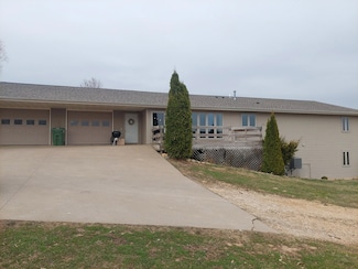 25788 Bellevue Cascade Rd, Bellevue, IA 52031