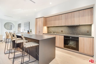 1030 N Kings Rd Unit 303, West Hollywood, CA 90069