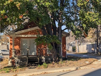 910 W 45th St, Kansas City, MO 64111