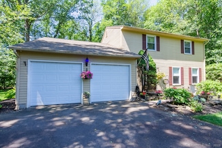 105 Inwood Ln, Bristol, CT 06010
