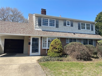 10 Grape Ln, Hicksville, NY 11801