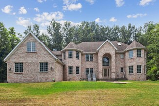 10727 Pine Valley Dr, Greenville, MI 48838