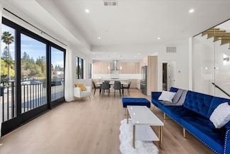 924 Woodside Rd, Redwood City, CA 94061