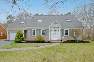37 Square Rigger Ln, Hyannis, MA 02601