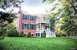 813 S 4th St, Clarksville, MO 63336