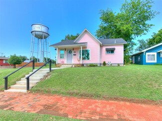 202 S Drexel St, Guthrie, OK 73044