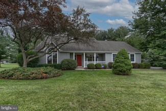 1071 Hillview Ln, Hershey, PA 17033