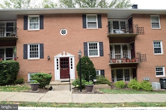 3814 Lyndhurst Dr Unit 103, Fairfax, VA 22031