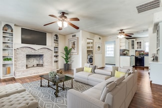 702 S Waterview Dr, Richardson, TX 75080