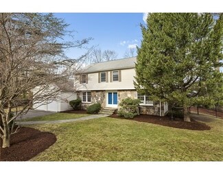 2 Fox Hunt Ln, Winchester, MA 01890