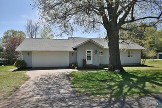 826 Manypenny Ave, Bayfield, WI 54814