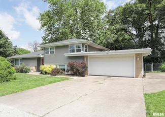 108 W 15th Ave, Coal Valley, IL 61240