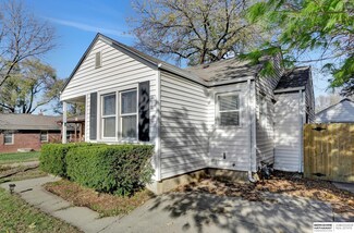 5236 Pioneers Blvd, Lincoln, NE 68506