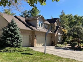 6908 Perry Dr, Worthington, OH 43085