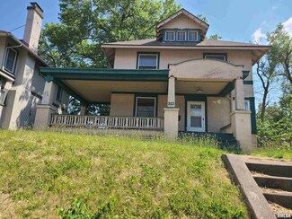 923 W Locust St, Davenport, IA 52804
