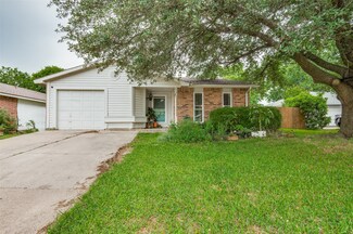 125 London Ln, Glenn Heights, TX 75154