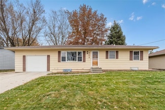306 W Jackson St, Knoxville, IA 50138