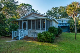 110 W Huron Ave, Folly Beach, SC 29439