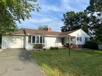 9 Dayton St, Springfield, MA 01118