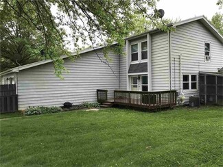 102 Valley Rd, Williamsburg, IA 52361