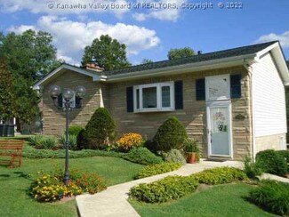 930 Dogwood Ln, Madison, WV 25130