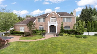 12 Caumsett Farms Ln, Woodbury, NY 11797