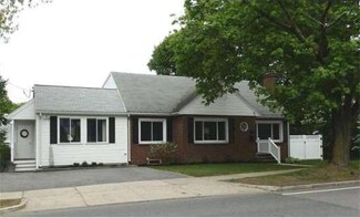 136 Pond St, Stoneham, MA 02180